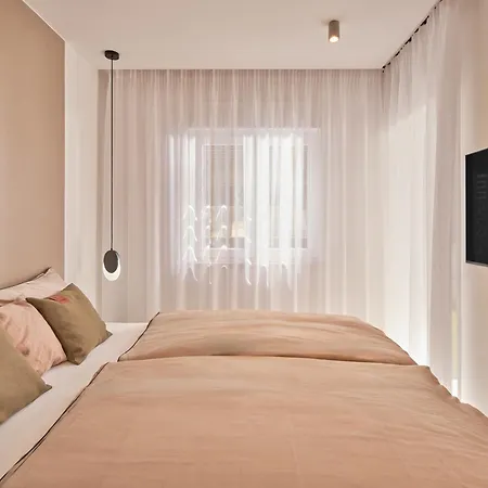 Cro-lo Garden Apartment *